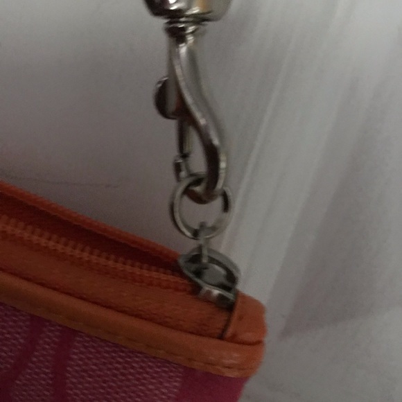 Small brand new Coach leather wristlet - Picture 10 of 11